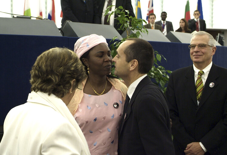 Foto 17: The 2005 Sakharov Prize is awarded to the Women in White - Damas de Blanco, Hauwa Ibrahim and RSF (Reporters without borders)