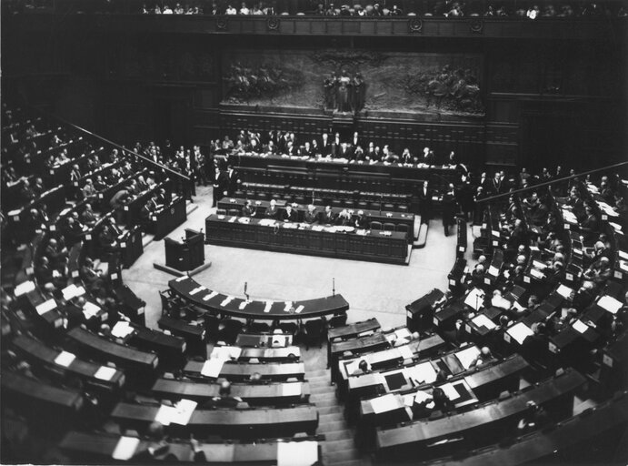 Foto 15: Plenary session of the Assembly of the ECSC - General view on the Montecitorio Hemicycle