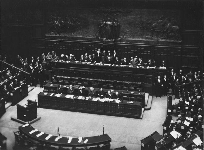 Снимка 18: Plenary session of the Assembly of the ECSC - General view on the Montecitorio Hemicycle