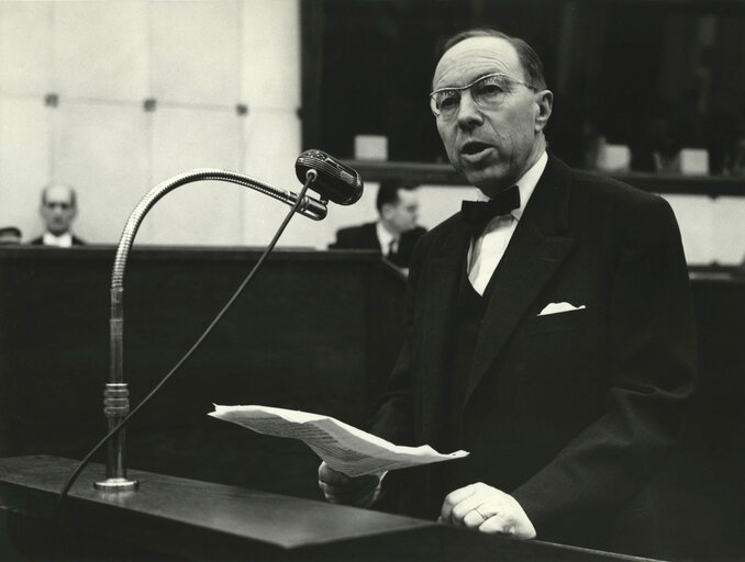 Constitutive session of the new European Parliamentary Assembly in january 1962