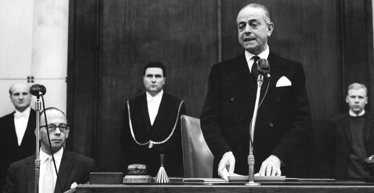 Valokuva 3: Election of Gaetano MARTINO during the European Parliamentary Assembly on the 30th of March 1962