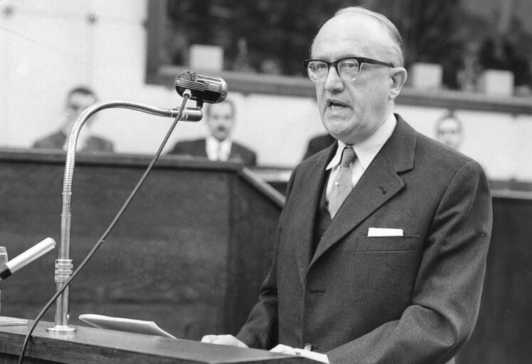 Foto 14: Walter HALLSTEIN during the European Parliamentary Assembly on the 30th of March 1962