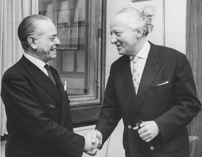 Suriet 5: Gaetano MARTINO and Hans FURLER meet during the European Parliamentary Assembly on the 30th of March 1962