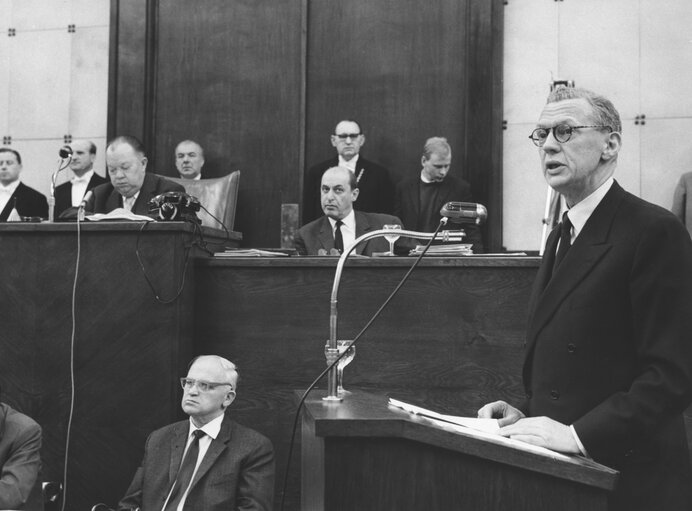 Suriet 8: Jean FOHRMANN  and Maurice COUVE DE MURVILLE during the European Parliamentary Assembly on the 30th of March 1962