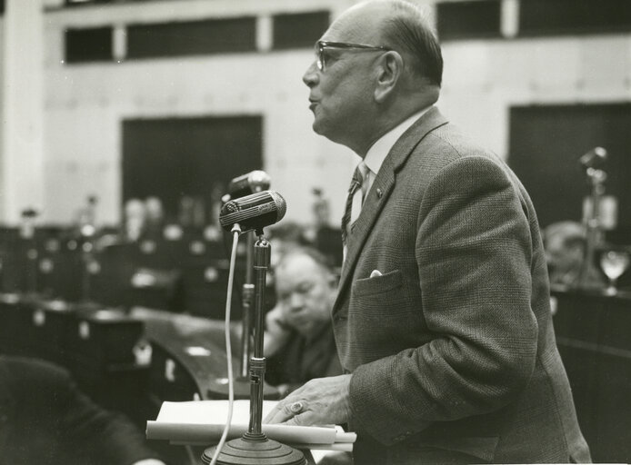 Foto 10: European Parliamentary Assembly changes its name into European Parliament in May 1962