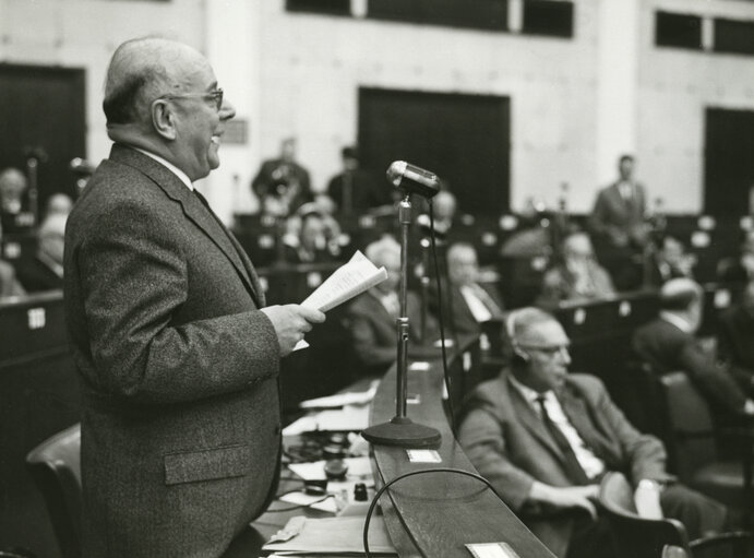 Foto 11: European Parliamentary Assembly changes its name into European Parliament in May 1962