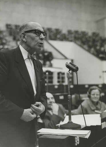 Foto 6: European Parliamentary Assembly changes its name into European Parliament in May 1962