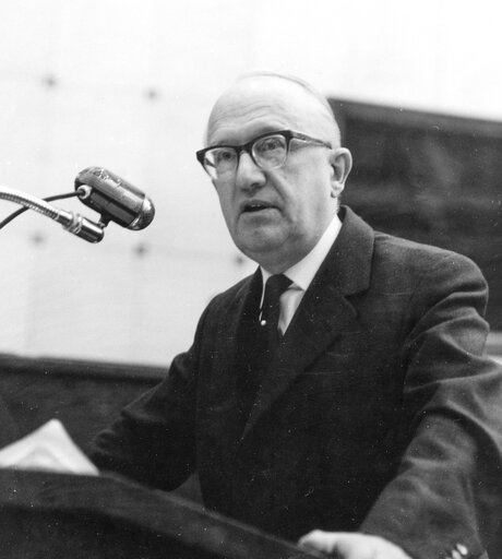 Valokuva 12: Walter HALLSTEIN during the European Parliamentary Assembly on the 30th of March 1962