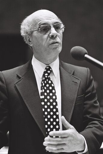 Fotografia 1: Isidor FRUH during a session in Luxembourg in February 1977