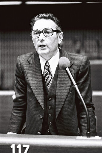 Foto 31: The delegue Pierre DESCHAMPS during a session in Strasbourg in March 1977.