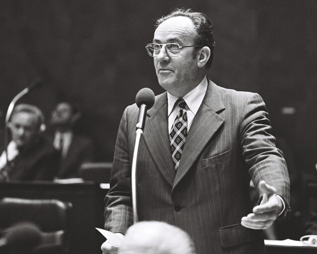 Fotografi 1: Michel COINTAT MEP during a plenary session in Luxembourg in March 1977