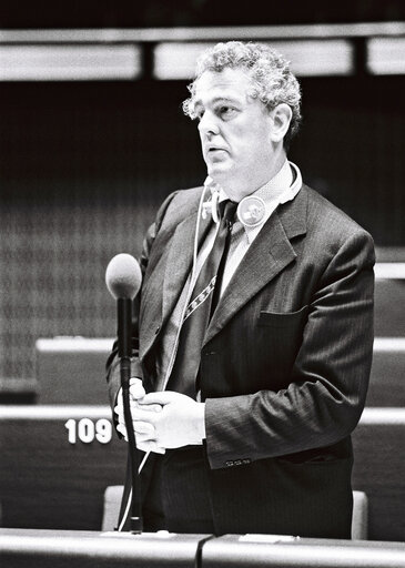 Fotografija 34: The delegue Tam DALYELL during a session in Strasbourg in March 1977.