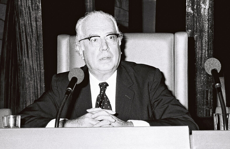 Fotografija 33: The delegue Sir Geoffrey Stanley DE FREITAS during a session in Strasbourg in March 1977.