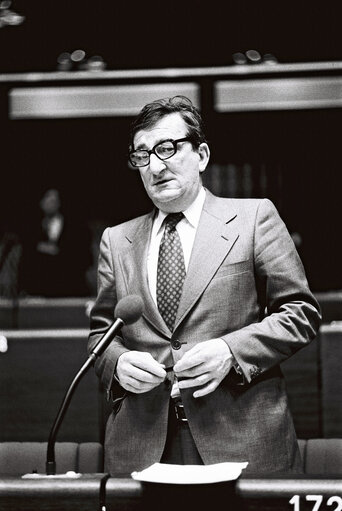 Fotografija 23: The delegue James Martin GIBBONS during a session in Strasbourg in March 1977.