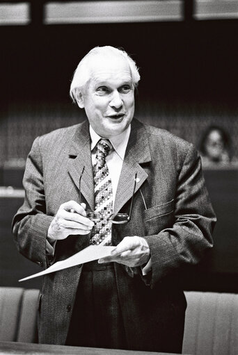 Suriet 20: The delegue Erwin LANGE during a session in Strasbourg in March 1977.