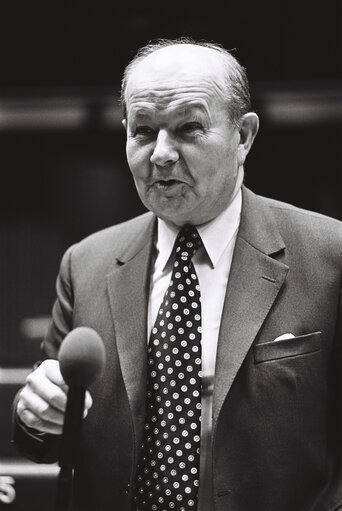 Fotografia 3: Lucien MARTENS MEP during a plenary session in Luxembourg in March 1977