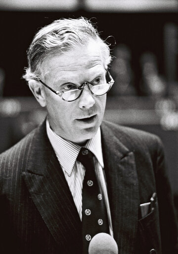 Fotografija 26: The delegue John Holbrook OSBORN during a session in Strasbourg on March 1977