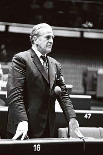 Foto 24: The delegue James SCOTT-HOPKINS during a session in Strasbourg in March 1977.