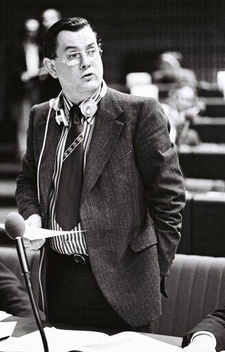 Suriet 38: The MEP John E. TOMLINSON during a session in Strasbourg in March 1977.