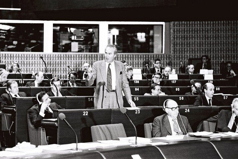 Suriet 36: The European Commissioner Henk VREDELING during a session in Strasbourg in March 1977.