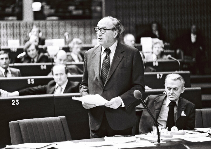 Foto 4: EC President during a session in Strasbourg in March 1977.