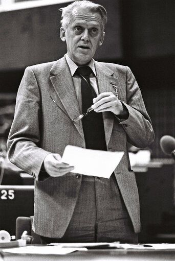 Plenary session - Member of the European Commission Finn GUNDELACH during a session in Strasbourg on June 1977.