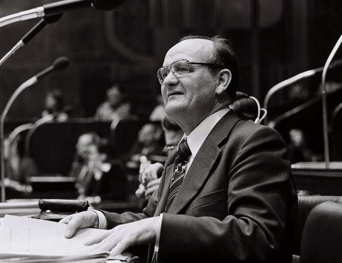 Foto 7: The delegue Jacques EBERHARD during a session in Luxembourg in April 1978.