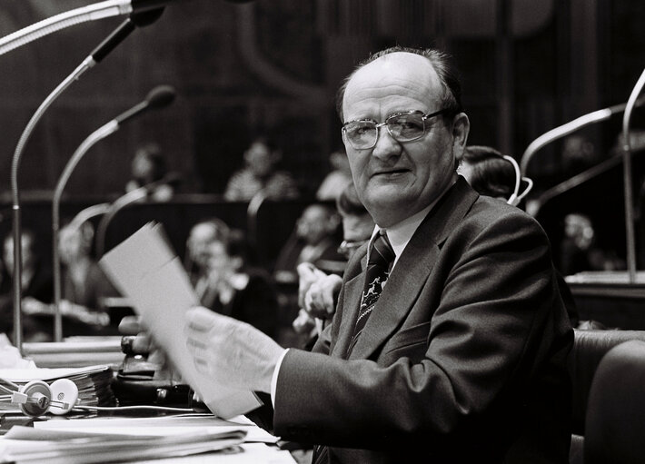 Fotografia 6: The delegue Jacques EBERHARD during a session in Luxembourg in April 1978.