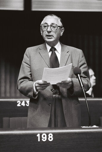 Foto 11: The delegue Johannes LAMBERTS during a session in Brussels in  June 1978.