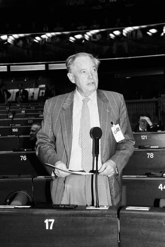 Photo 5: Erik HOFFMAYER, President of the Committee of Gouvermens of Central Bank in a plenary session at the European Parliament.