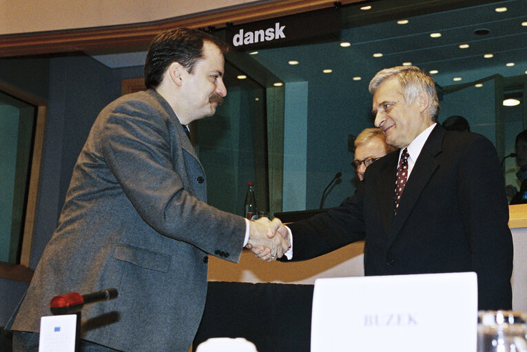 Photo 9 : EPP group meeting - Exchange of views with Jerzy BUZEK, Prime Minister of Poland