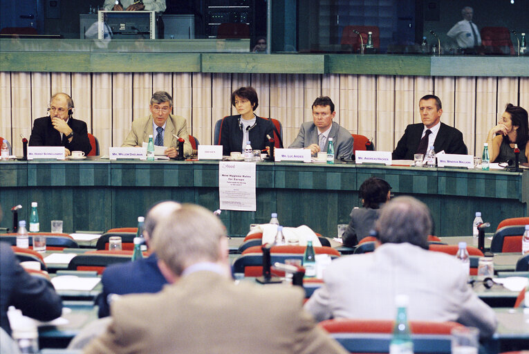 Foto 5: Meeting in Strasbourg with Marianne THYSSEN and Luc ARDIES