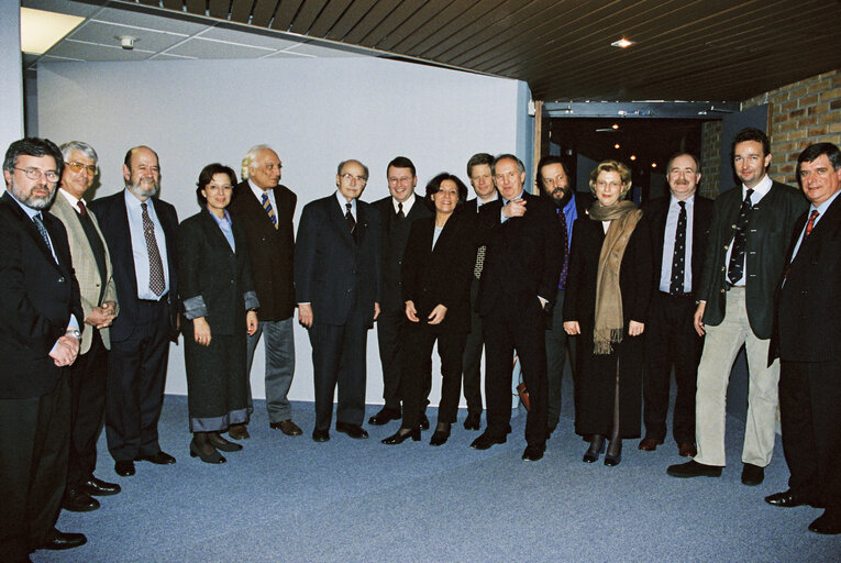 Photo 9 : Otto von HABSBURG adresses MEPs during a meeting in Strasbourg