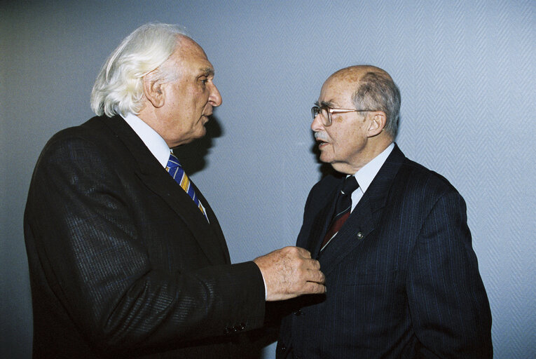 Fotó 4: Otto von HABSBURG adresses MEPs during a meeting in Strasbourg