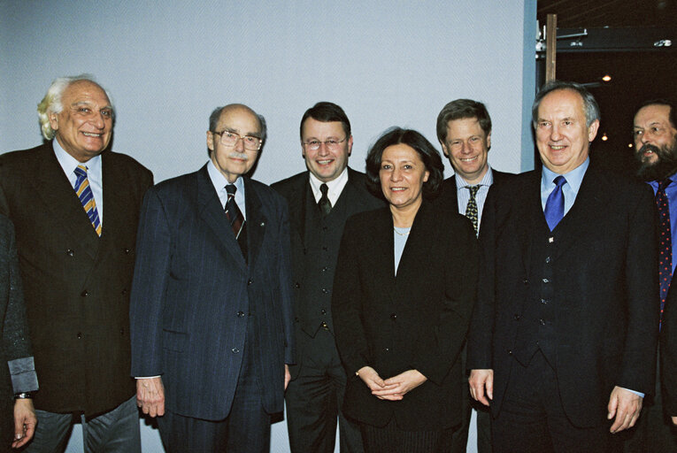 Fotó 8: Otto von HABSBURG adresses MEPs during a meeting in Strasbourg