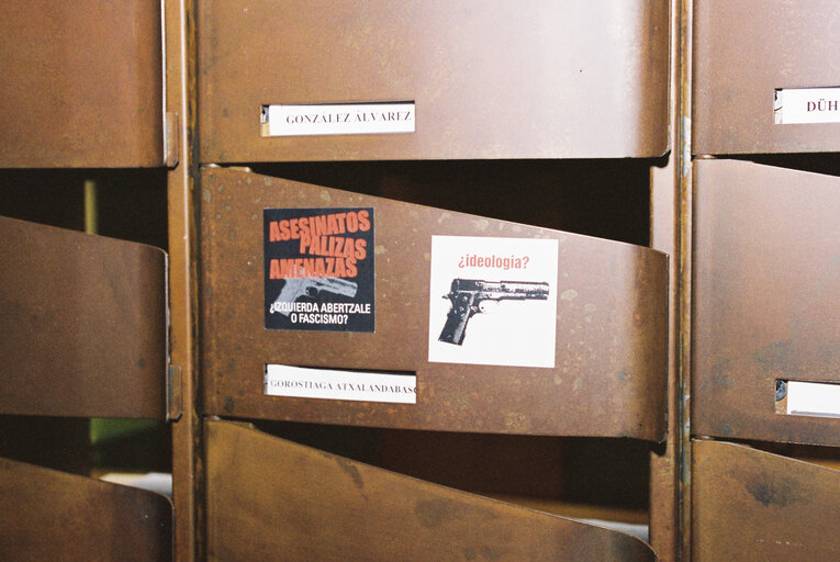 Снимка 2: Stickers with guns are displayed on the letter box of MEP Koldo GOROSTIAGA ATXALANDABASO in Strasbourg