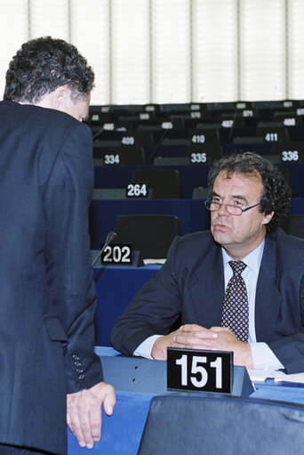 Fotagrafa 2: The MEP Karl-Heinz FLORENZ giving a speech at the hemicycle of the European Parliament of Strasbourg in May 2001.