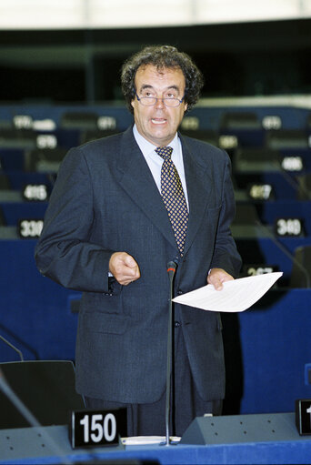 Φωτογραφία 5: The MEP Karl-Heinz FLORENZ giving a speech at the hemicycle of the European Parliament of Strasbourg in May 2001.