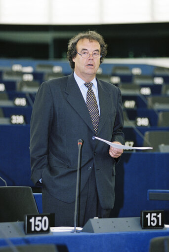 Fotografija 4: The MEP Karl-Heinz FLORENZ giving a speech at the hemicycle of the European Parliament of Strasbourg in May 2001.