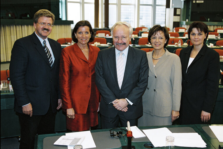 Photo 6 : Family picture of the EPP group