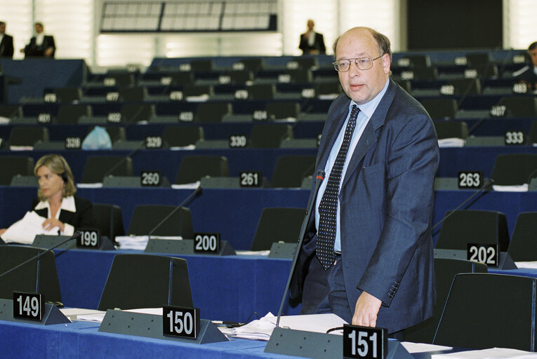 Fotografija 4: MEP Bartho PRONK in Plenary Session in Strasbourg  in June 2001