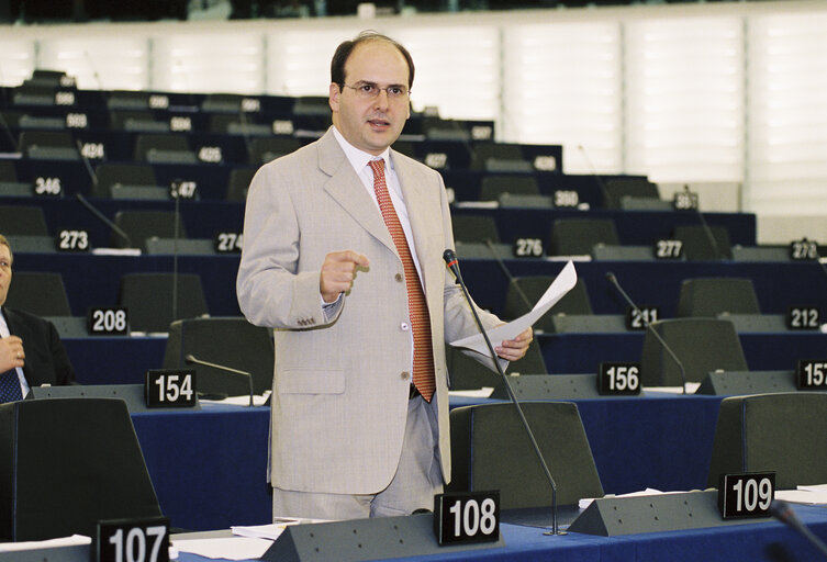 Fotografija 6: mep Konstantinos HATZIDAKIS in Plenary Session in Strasbourg  in June 2001