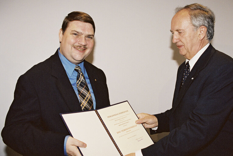 Foto 7: German MEPs are awarded the German 'Verdienstkreuz' (Merit Cross of the Federal Republic of Germany)