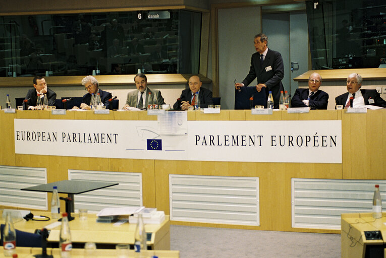 Fotografia 1: Press conference with the European Commissioner for Economic and Monetary Affairs.