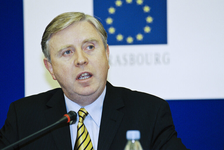 Foto 9: First press conference of Pat COX as EP President after his election in Strasbourg