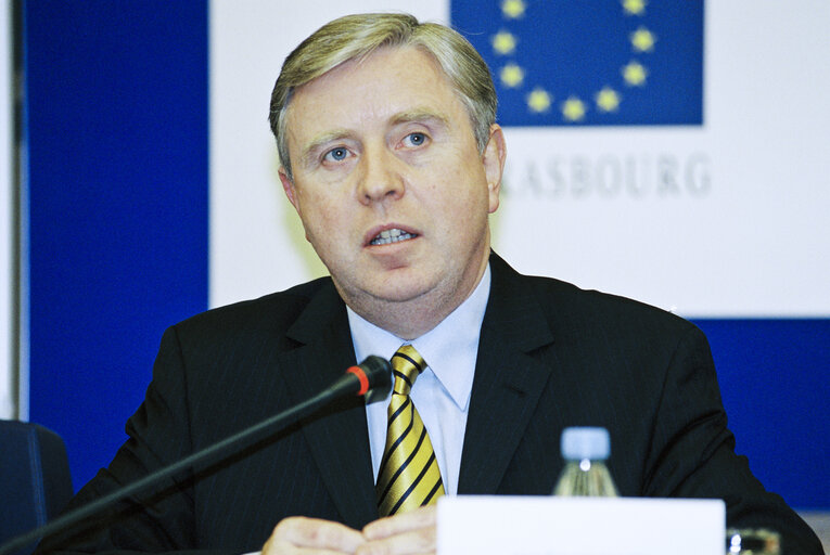 Foto 11: First press conference of Pat COX as EP President after his election in Strasbourg