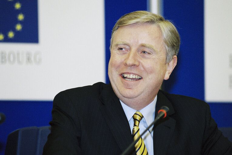 Φωτογραφία 4: First press conference of Pat COX as EP President after his election in Strasbourg