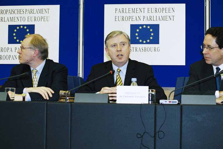 Foto 7: First press conference of Pat COX as EP President after his election in Strasbourg