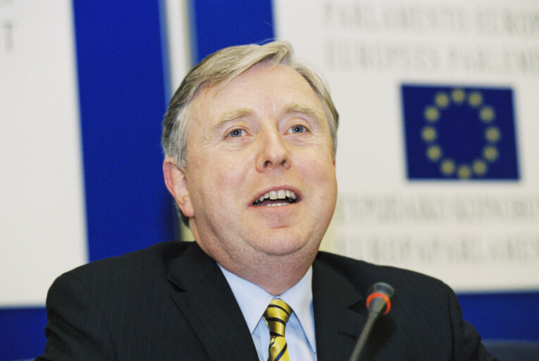 Foto 14: First press conference of Pat COX as EP President after his election in Strasbourg