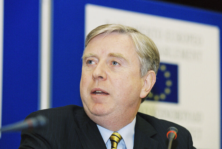 Foto 15: First press conference of Pat COX as EP President after his election in Strasbourg